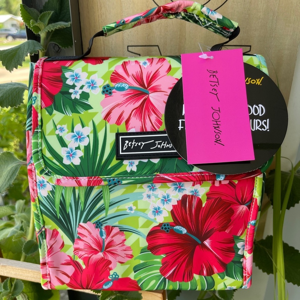 BETSEY JOHNSON Insulated Flap Top Lunch Tote In Jungle Blooms